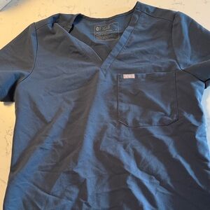 FIGS womens medium dark harbor V-Neck Shirt